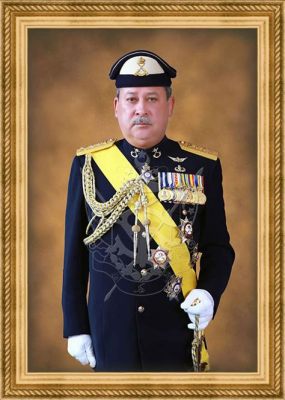 De Voorstelling van de Sultan van Johor – Een Vibrant Portret van Macht en Pracht!